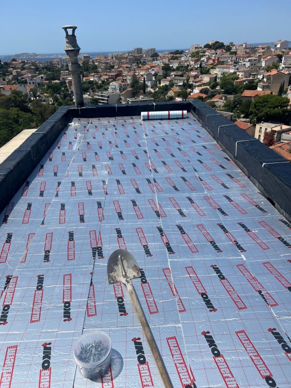 Devis pour la réalisation de travaux de couverture et d'étanchéité pour particuliers et professionnels à Marseille