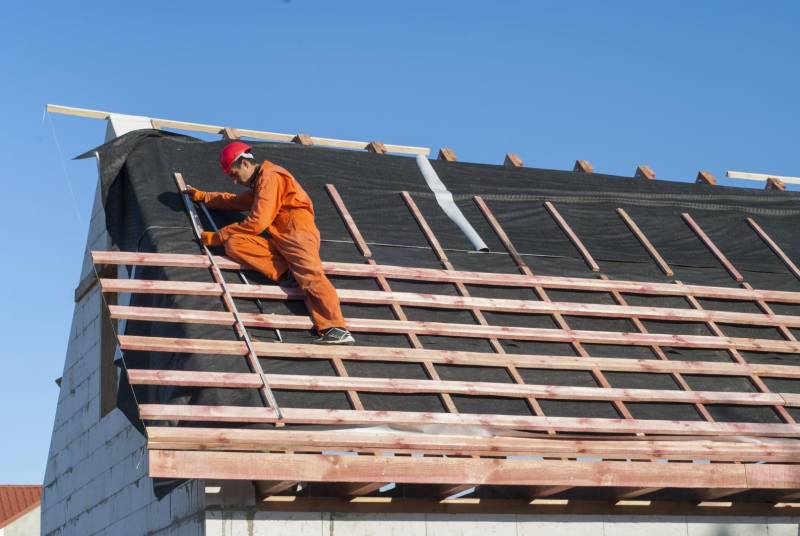 Travaux de couverture à Marseille pour conserver une toiture pérenne