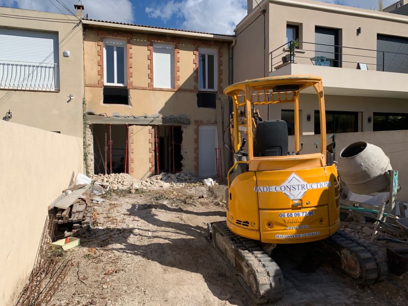 Construction maison avec étage et piscine à Marseille dans les bouches du Rhône