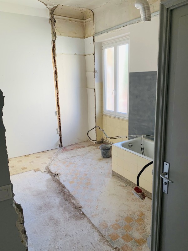 Construction maison avec étage et piscine à Marseille dans les bouches du Rhône